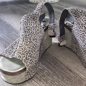 OTBT suede Cheetah print wedge shoes size7 1/2